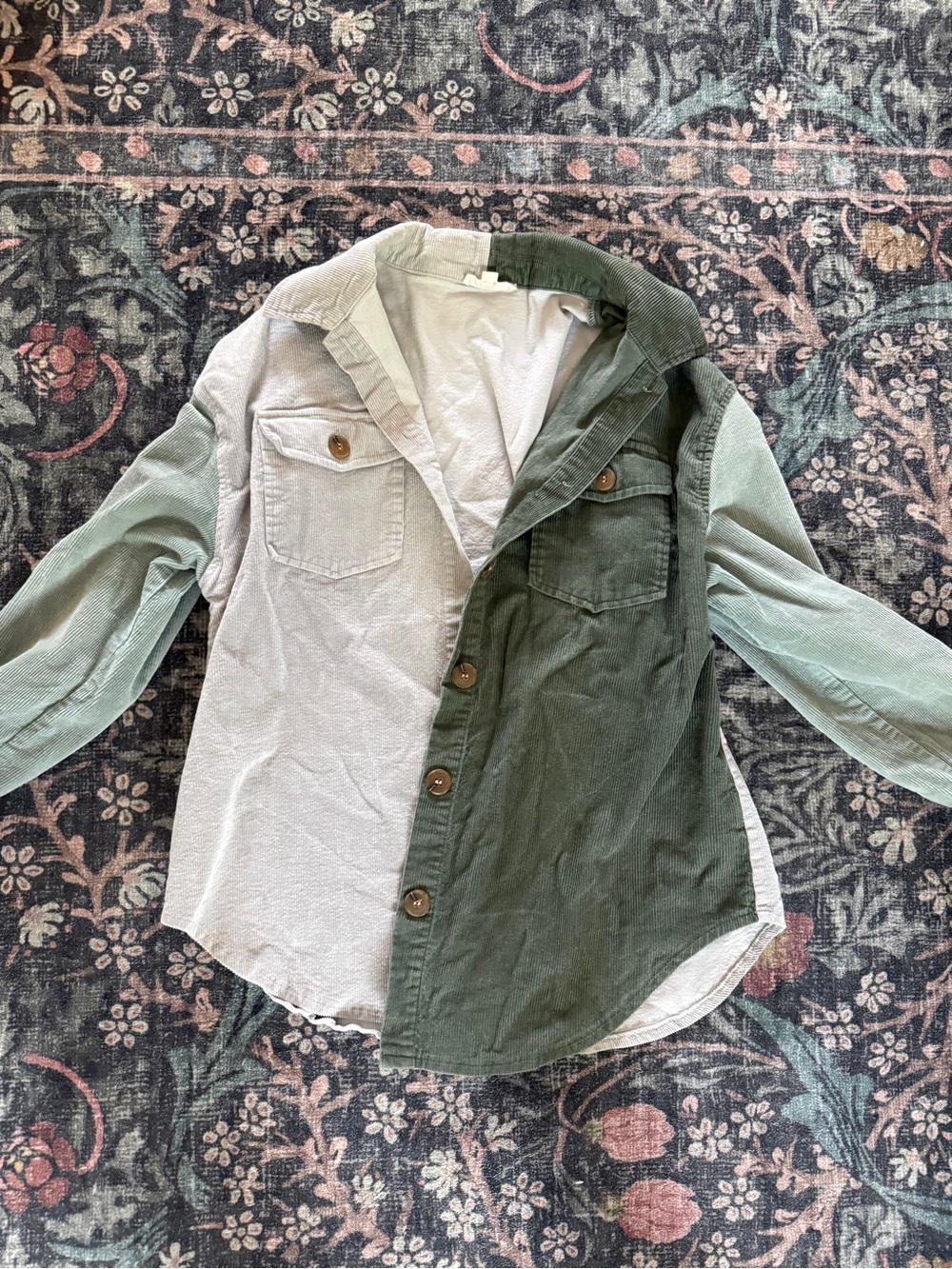 ILLA ILLA Two-Tone Corduroy Button-Up Jacket in Olive Green and Light Gray